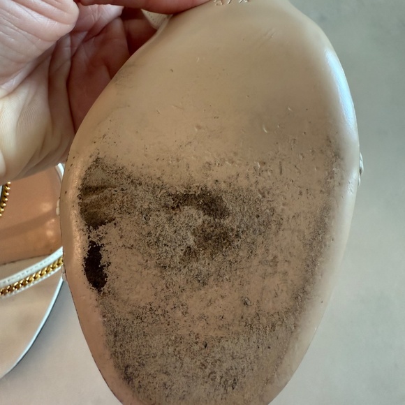 Gucci Heels (ivory leather and gold chain straps) - Picture 11 of 15